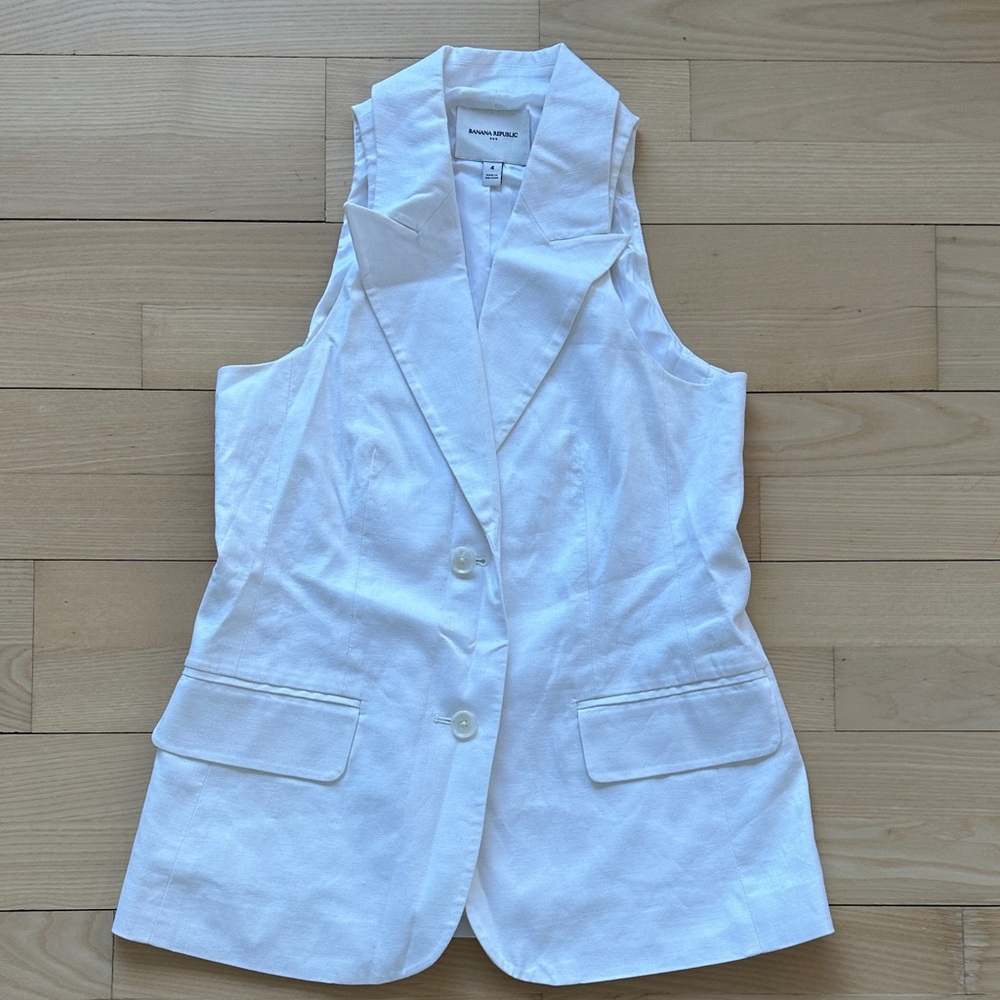 Banana Republic White Sleeveless Blazer Vest with Notch Lapel